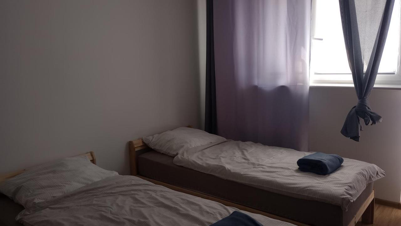 Apartment Self Check-in Apartament Lotnisko Szpital Parking Targi Poznan